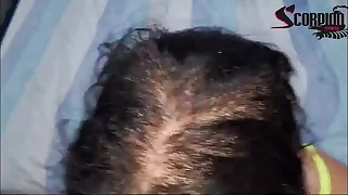 Novinha peluda &comma;engasgando na pica do neg&atilde;o